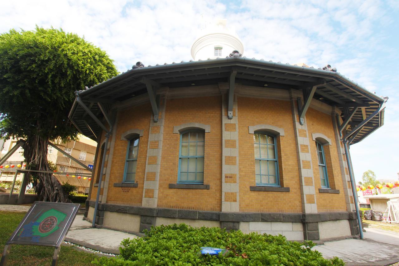 Wide Angle Hostel Tainan Exterior photo